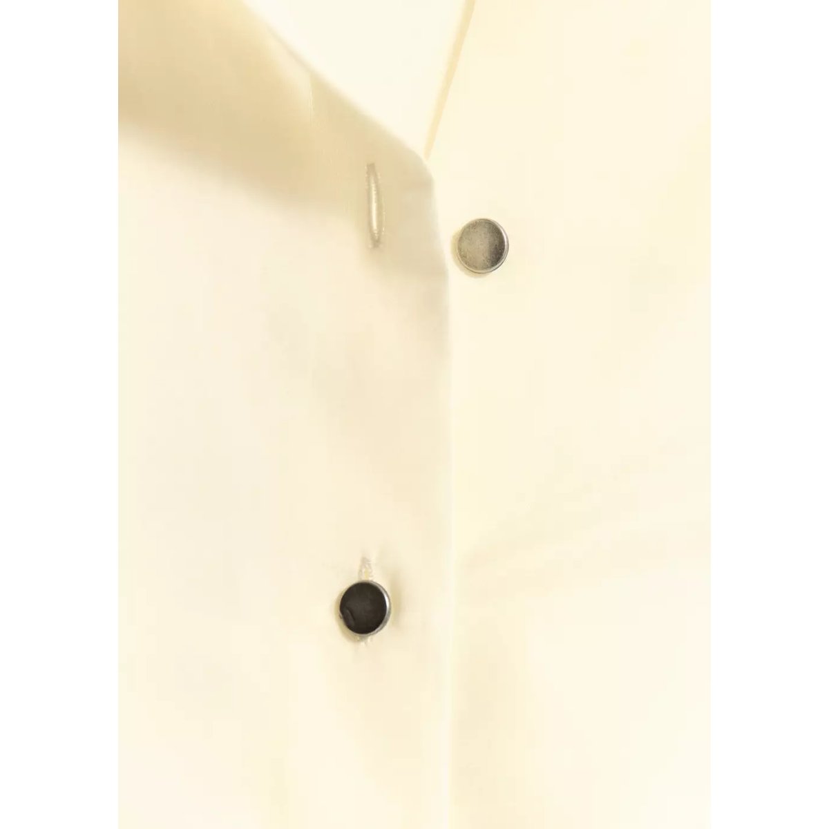 Chemise semi-transparente avec ceinture ornée de perles blanc cassé, MANGO