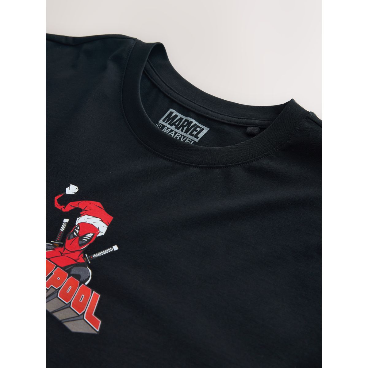 T-shirt de noël à imprimé graphique deadpool noir, NEXT