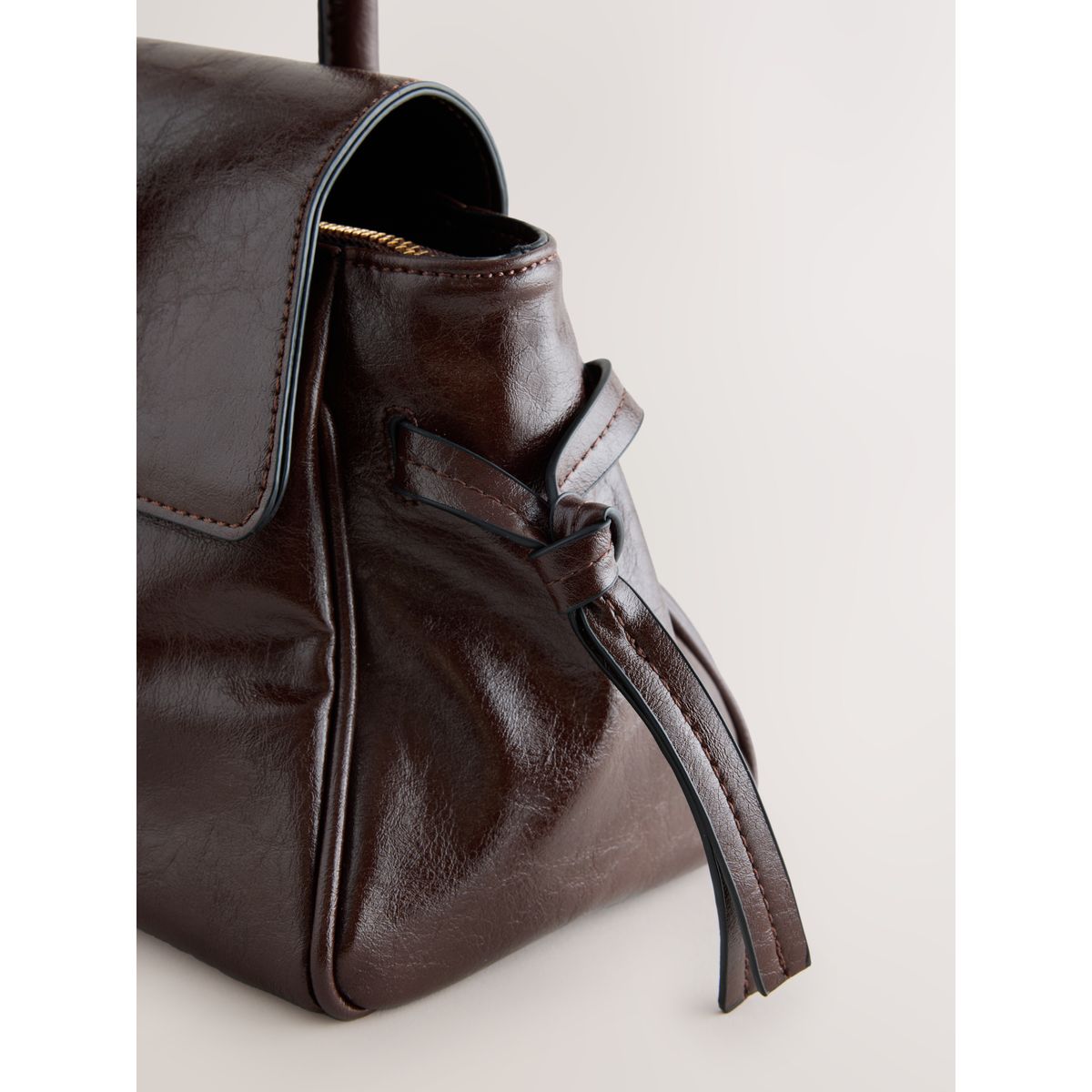 Sac bandoulière allongé marron chocolat, NEXT
