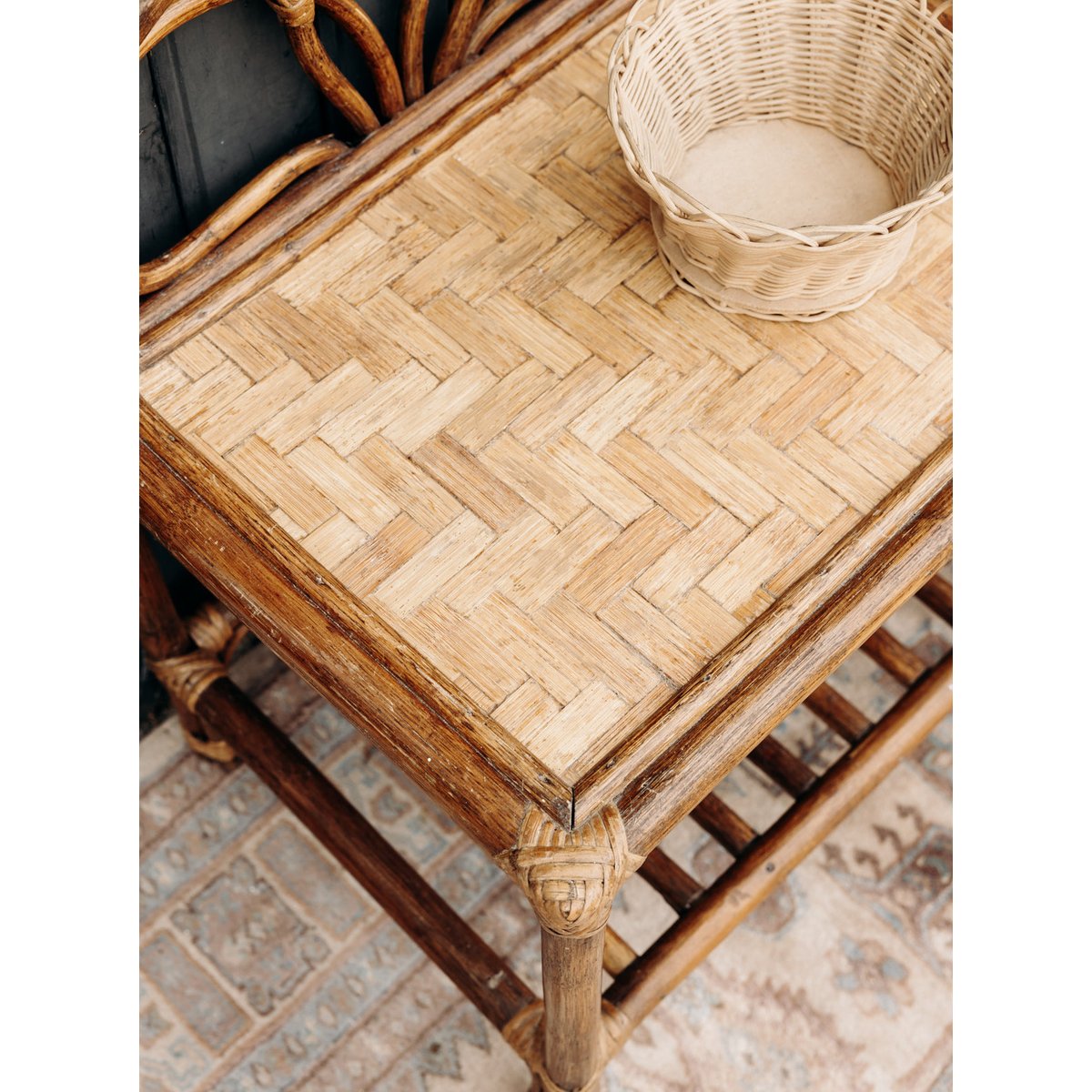 Table de chevet en rotin Odile N°517 - Bon état bois, DEBONGOUT
