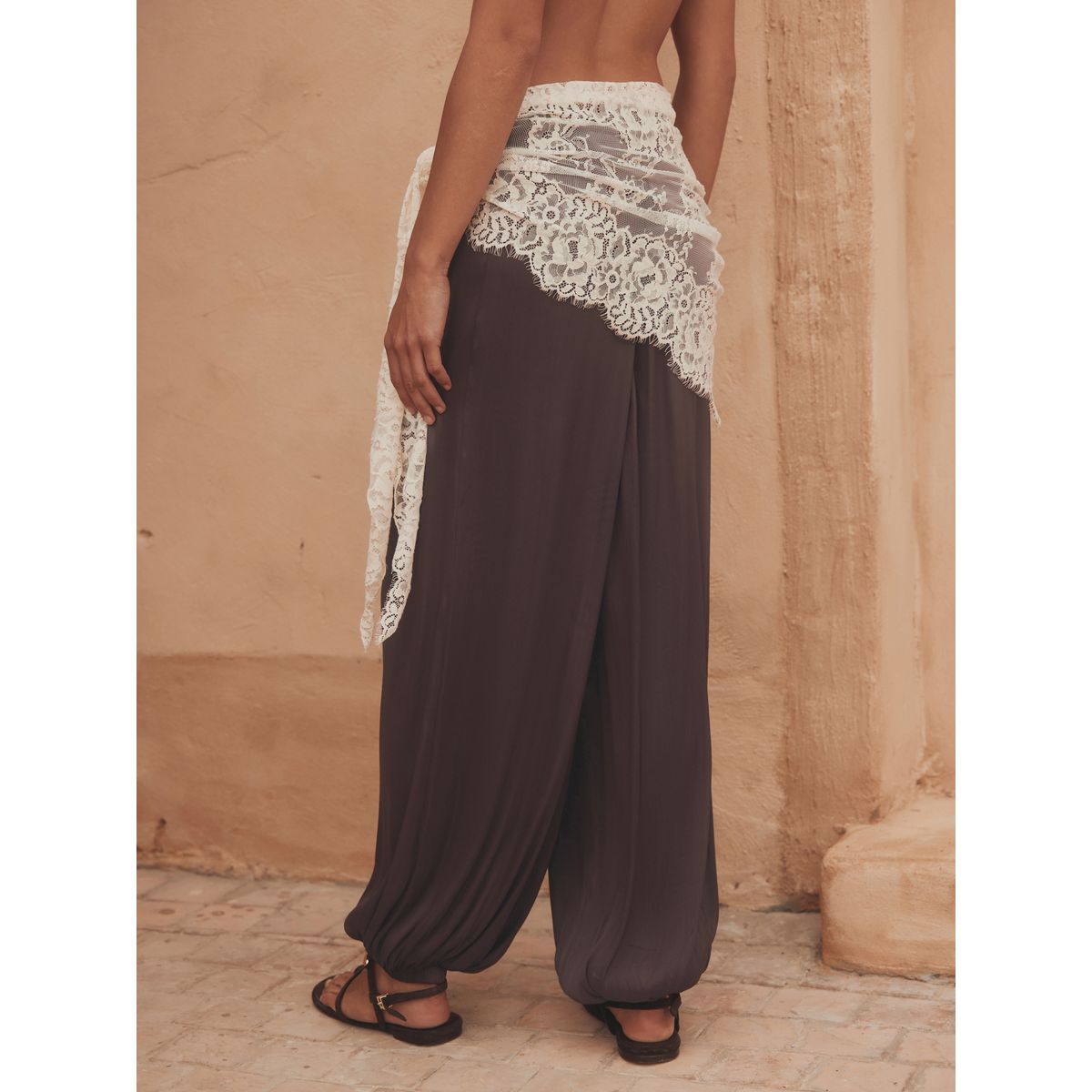 Pantalon bouffant avec foulard en dentelle marron rouille, NEXT