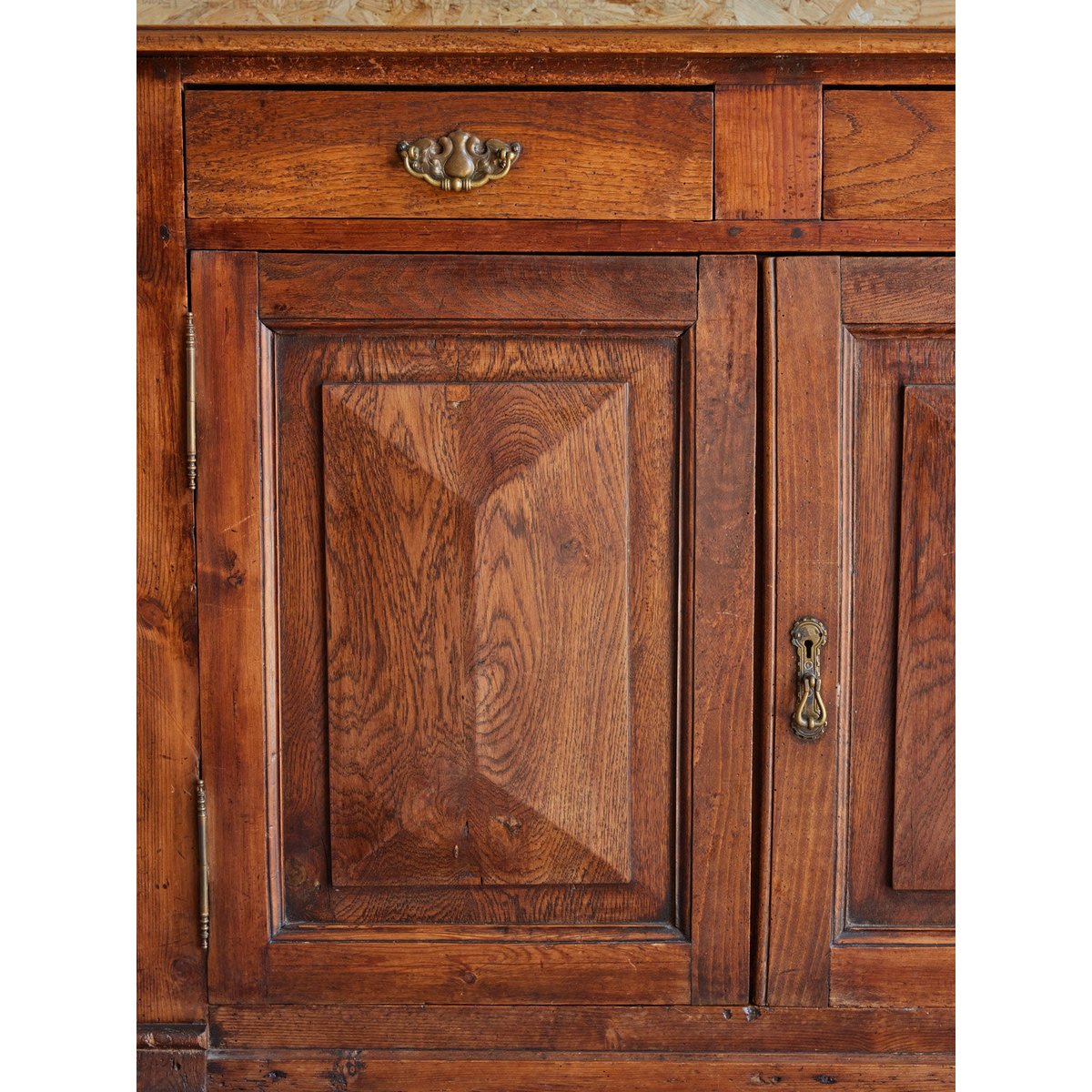 Buffet en bois Gilbert N°1554 - Bon état bois foncé, DEBONGOUT