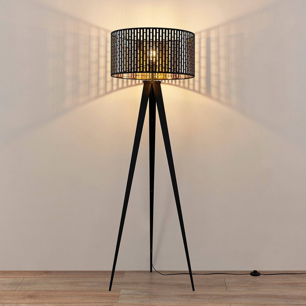 Lampadaire en métal, Thoralf noir, or, LINDBY