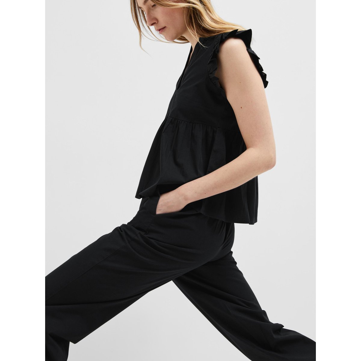 Top black, SELECTED