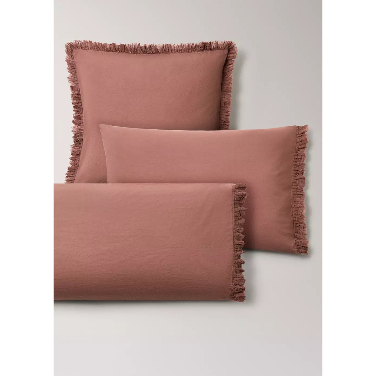 Deux taies d’oreiller en coton lavé avec volant en mousseline effilochée 50×75 cm rose géranium, MANGO HOME