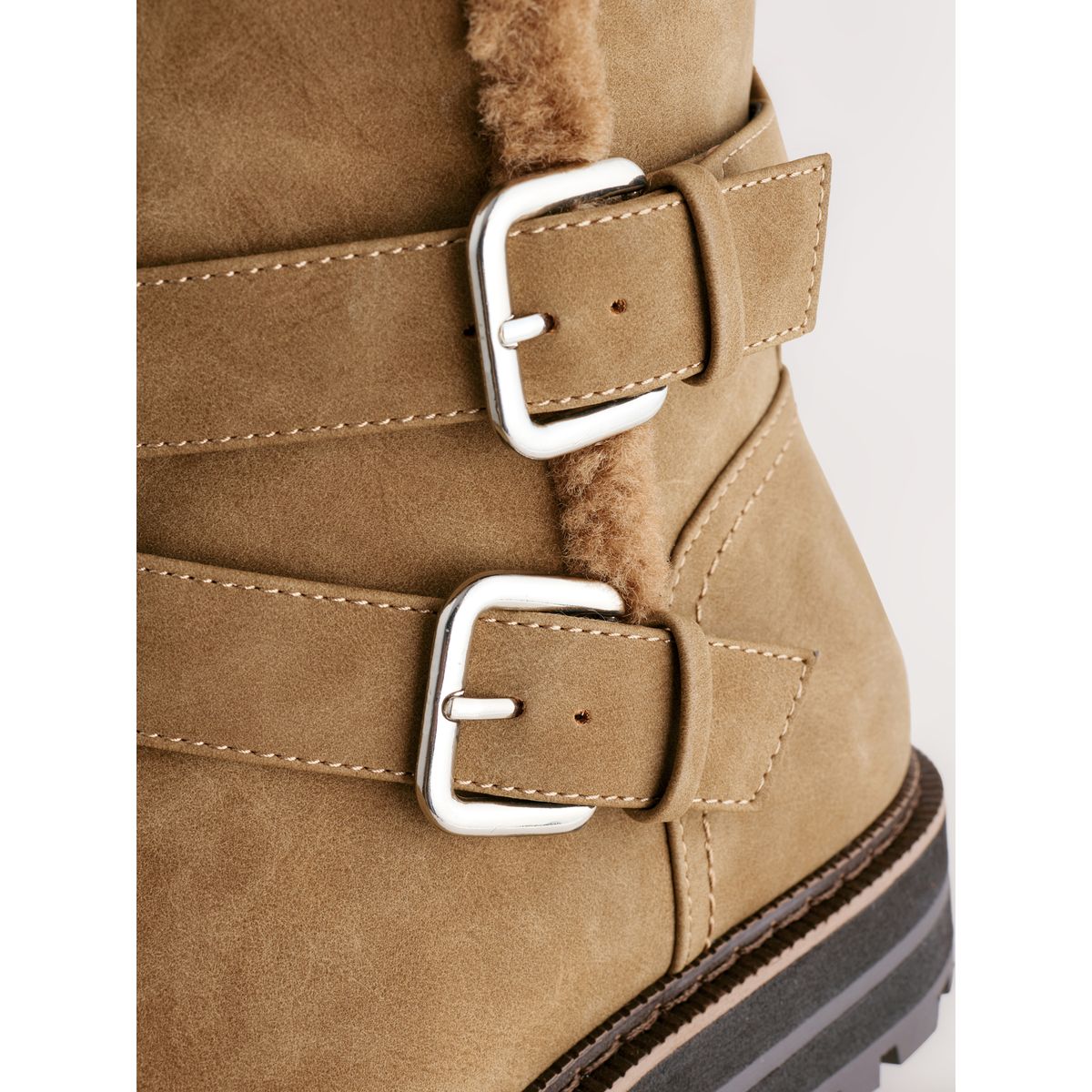 Bottines fourrées à boucles forever comfort® marron fauve, NEXT