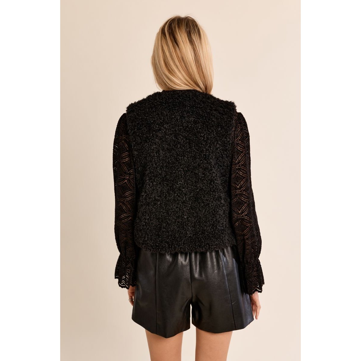 Veste sans manches imitation mouton noir, MOLLY BRACKEN