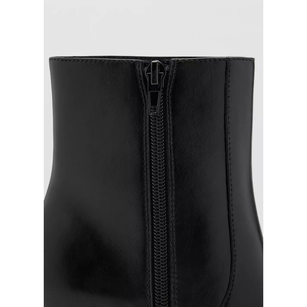 Bottines pointues à talon noir, MANGO