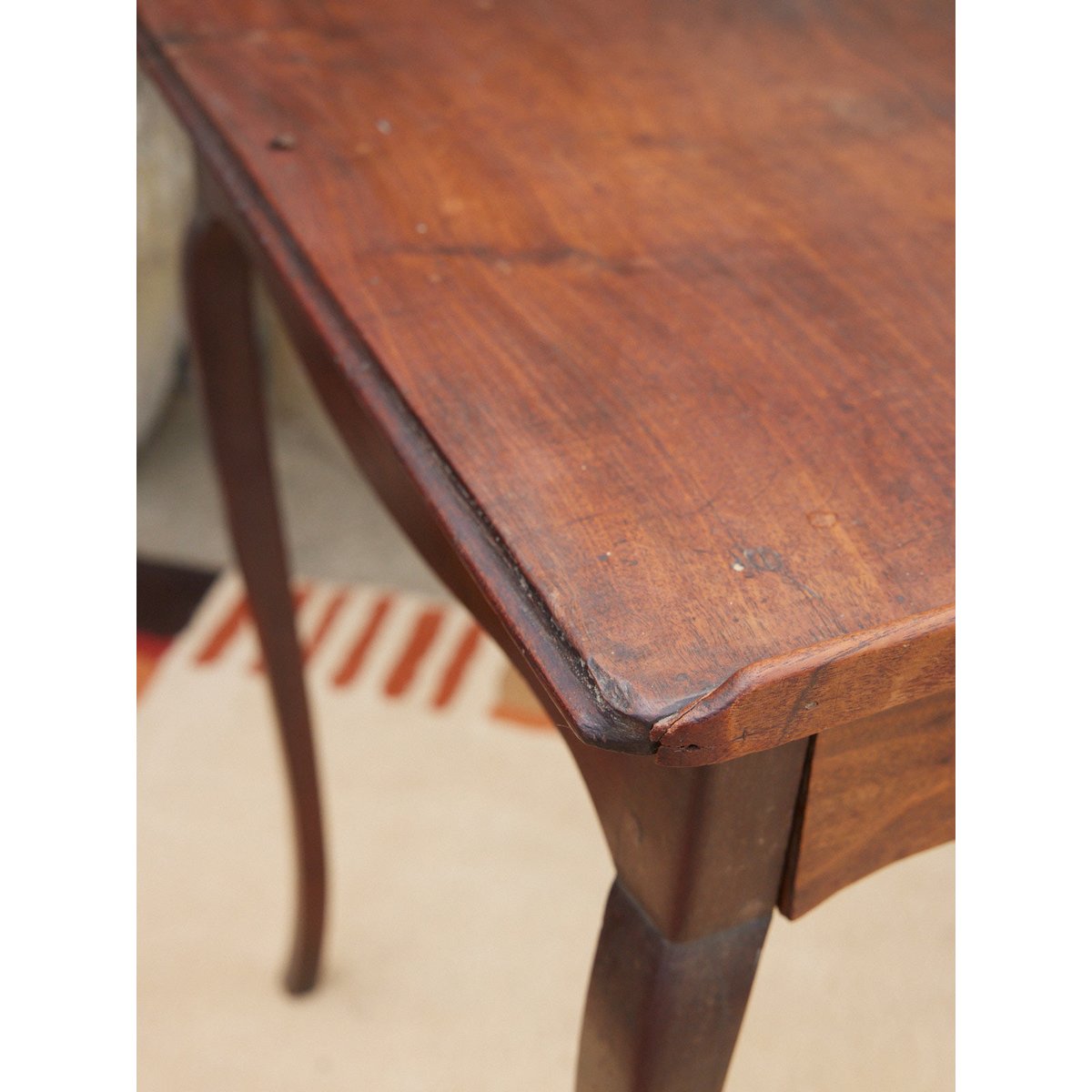 Petite table d'appoint en bois Francine N°1689 - Bon état bois foncé, DEBONGOUT