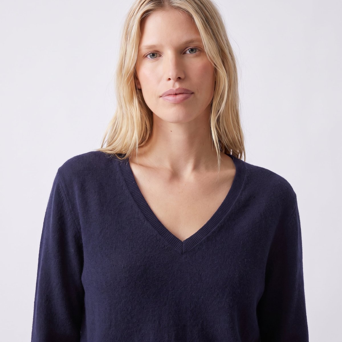 Pull coupe droite col en V manches longues SANDIE navy, ARTLOVE
