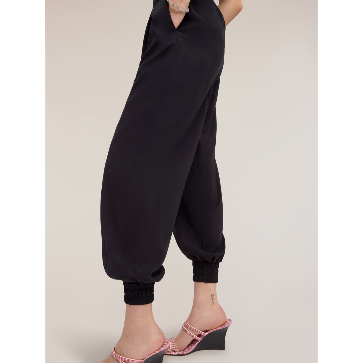 Pantalon avec poignets au bas noir, MOTIVI