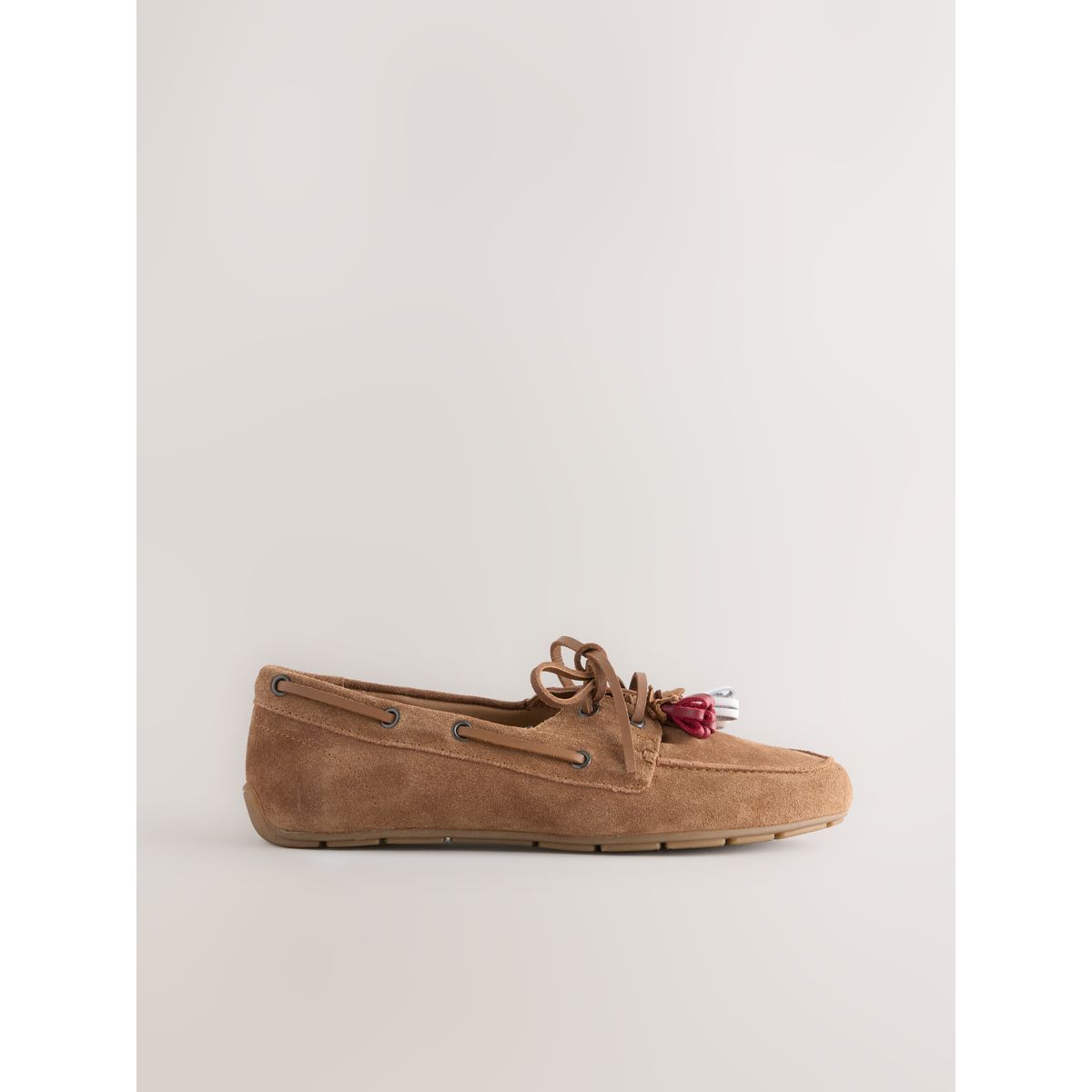 Chaussures bateau en cuir à breloque marron fauve, NEXT