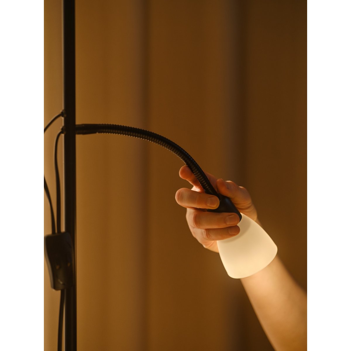 Lampadaire Irrégulier et Pratique en Métal, LAURIA blanc, NORDLUX