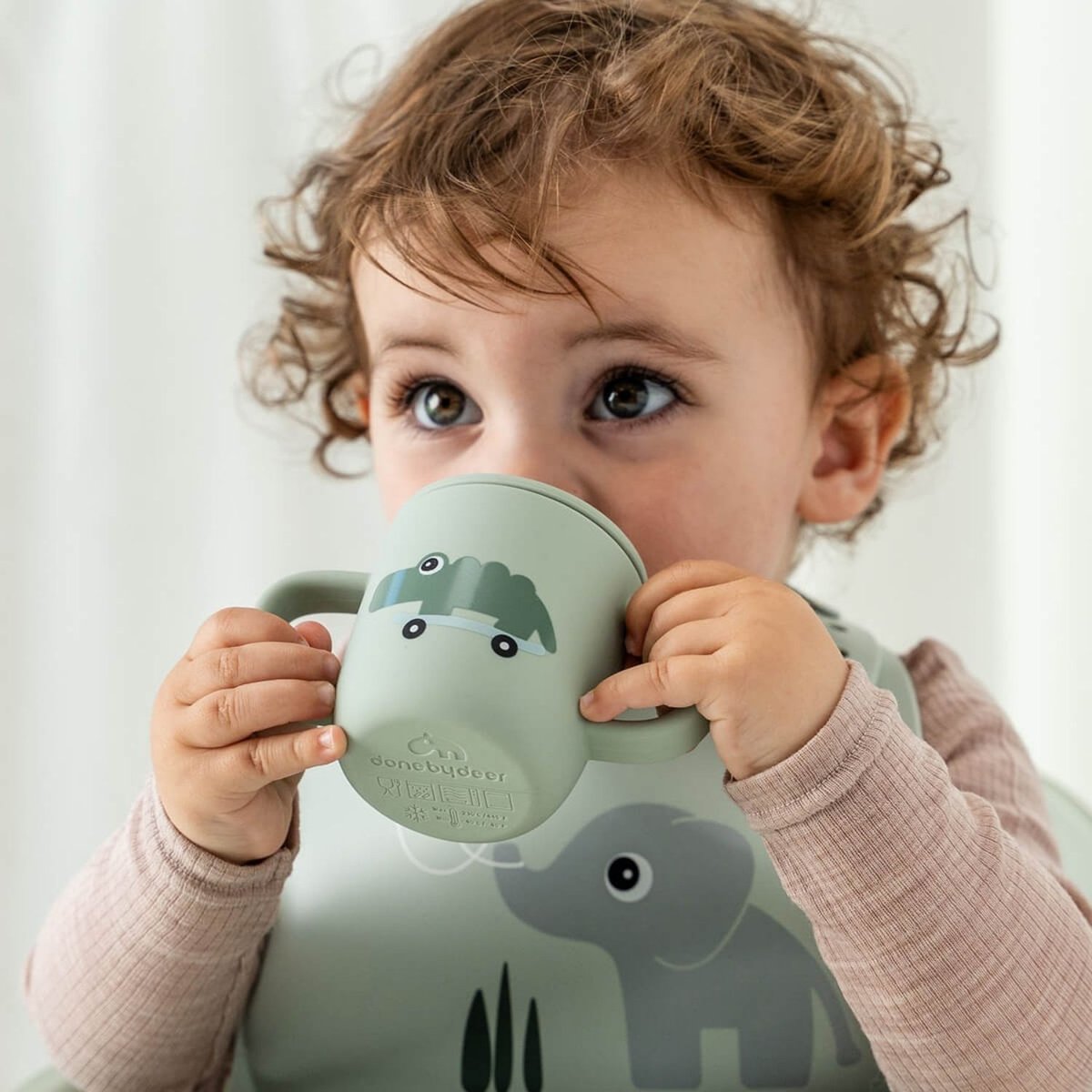 Tasse à bec à 2 anses en silicone vert, DONE BY DEER