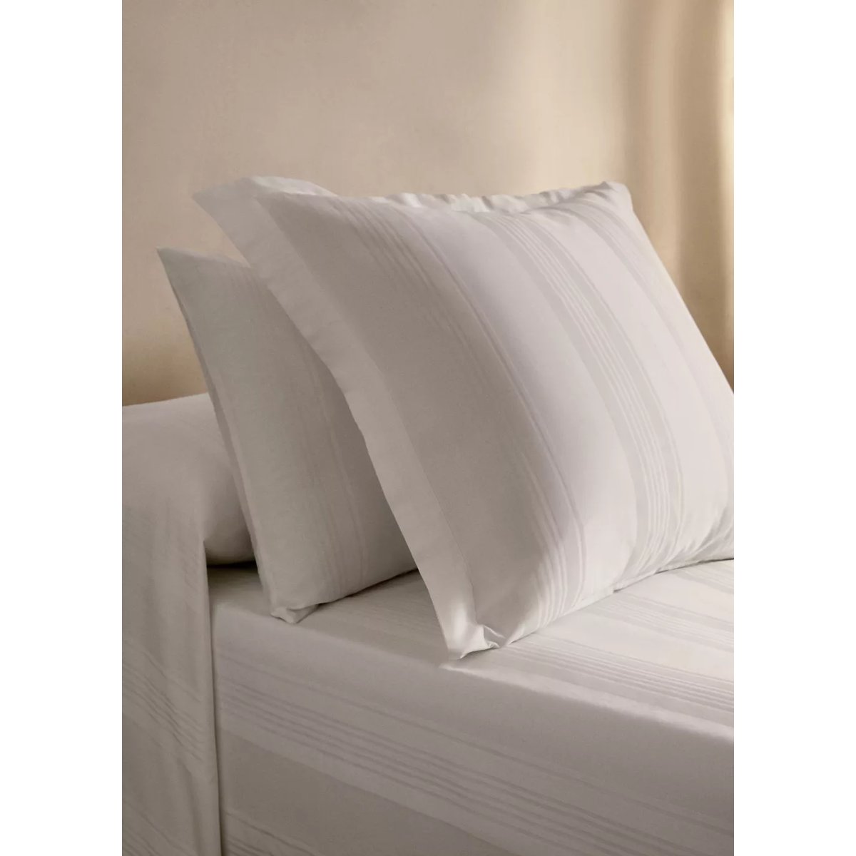 Deux taies d’oreiller coton satin 300 fils rayures 50x75 cm blanc, MANGO HOME