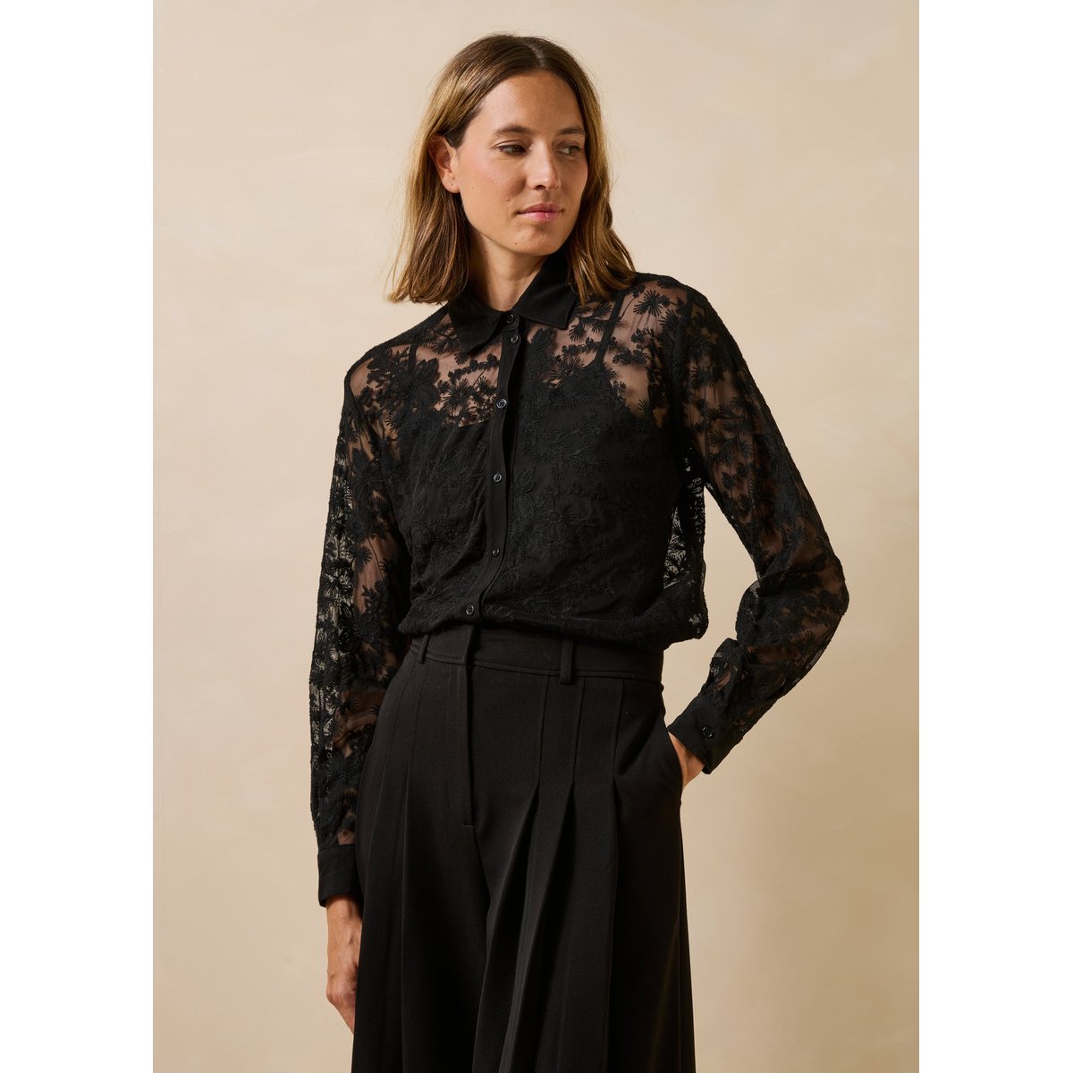 Chemise manches longues avec dentelle noir, LA FEE MARABOUTEE