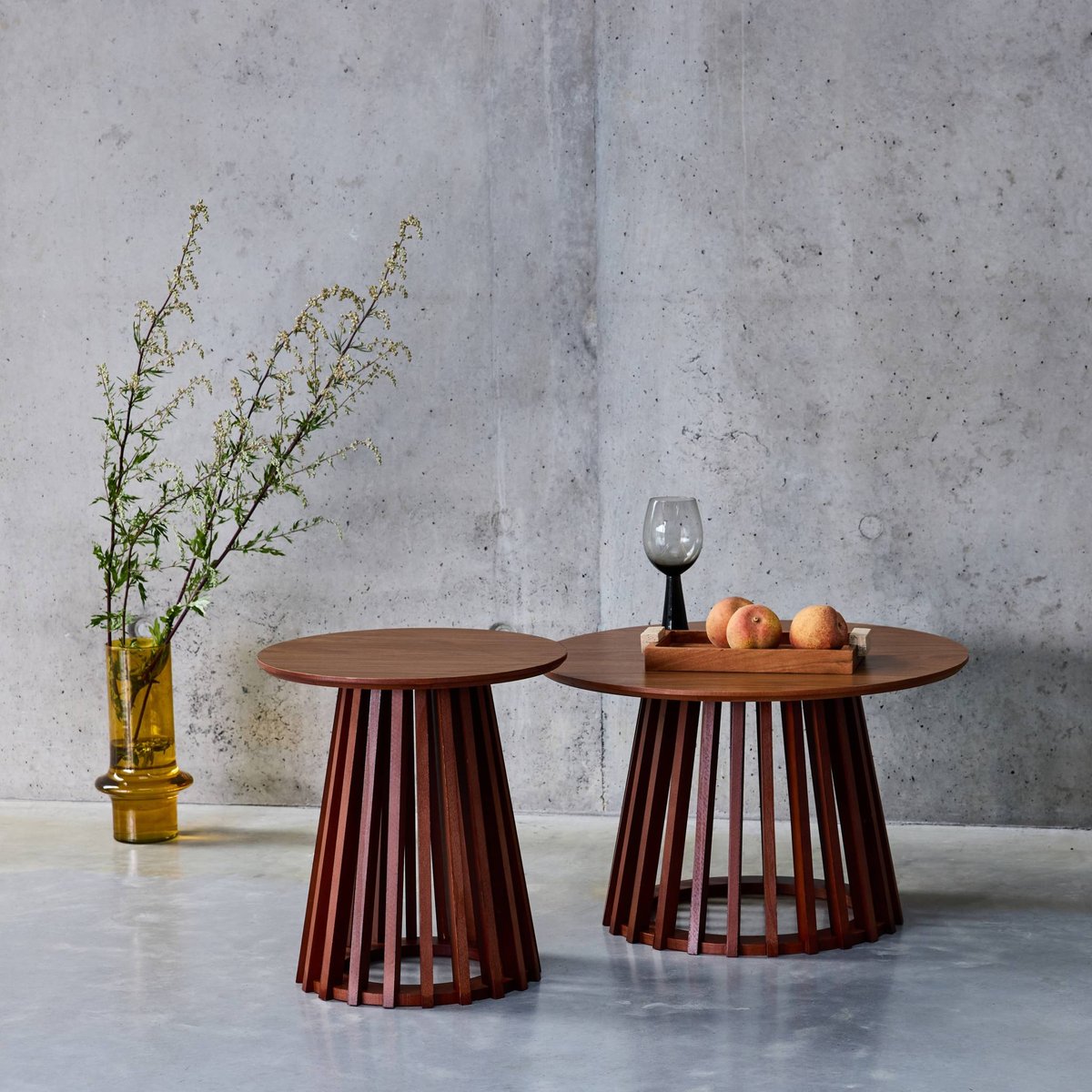 Set de 2 tables basses rondes décor bois et bois de sapin Ø40cm et Ø60cm CLARA noyer, SWEEEK