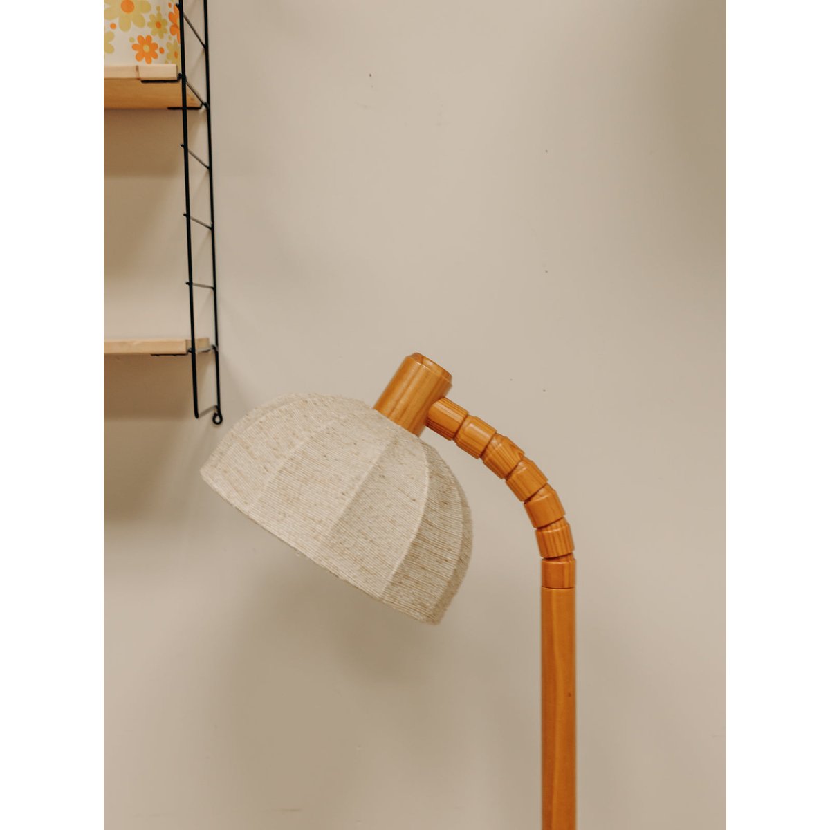 Lampadaire en bois et toile Julien N°377 - Bon état bois clair, DEBONGOUT