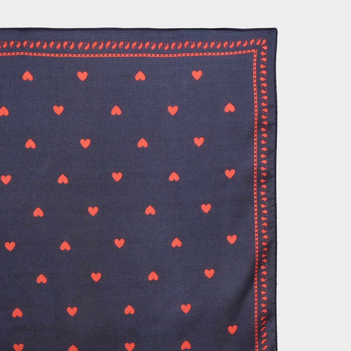 Foulard carré satin motif cœurs bleu marine, GRAIN DE MALICE