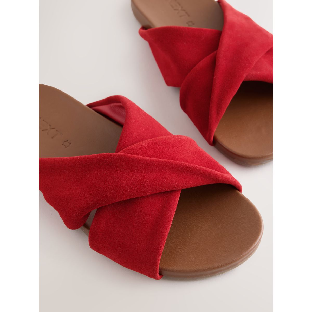 Sandales torsadées à assise plantaire moulée rouge, NEXT