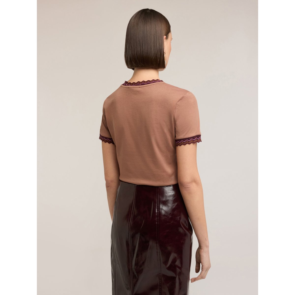 T-shirt avec bordures en maille marron, MOTIVI