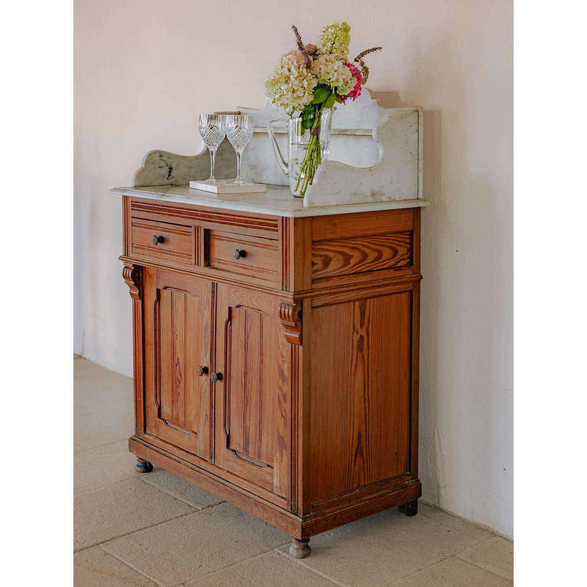 Buffet de rangement avec compartiment en marbre blanc Gilbert N°1714 - Bon état bois foncé, DEBONGOUT
