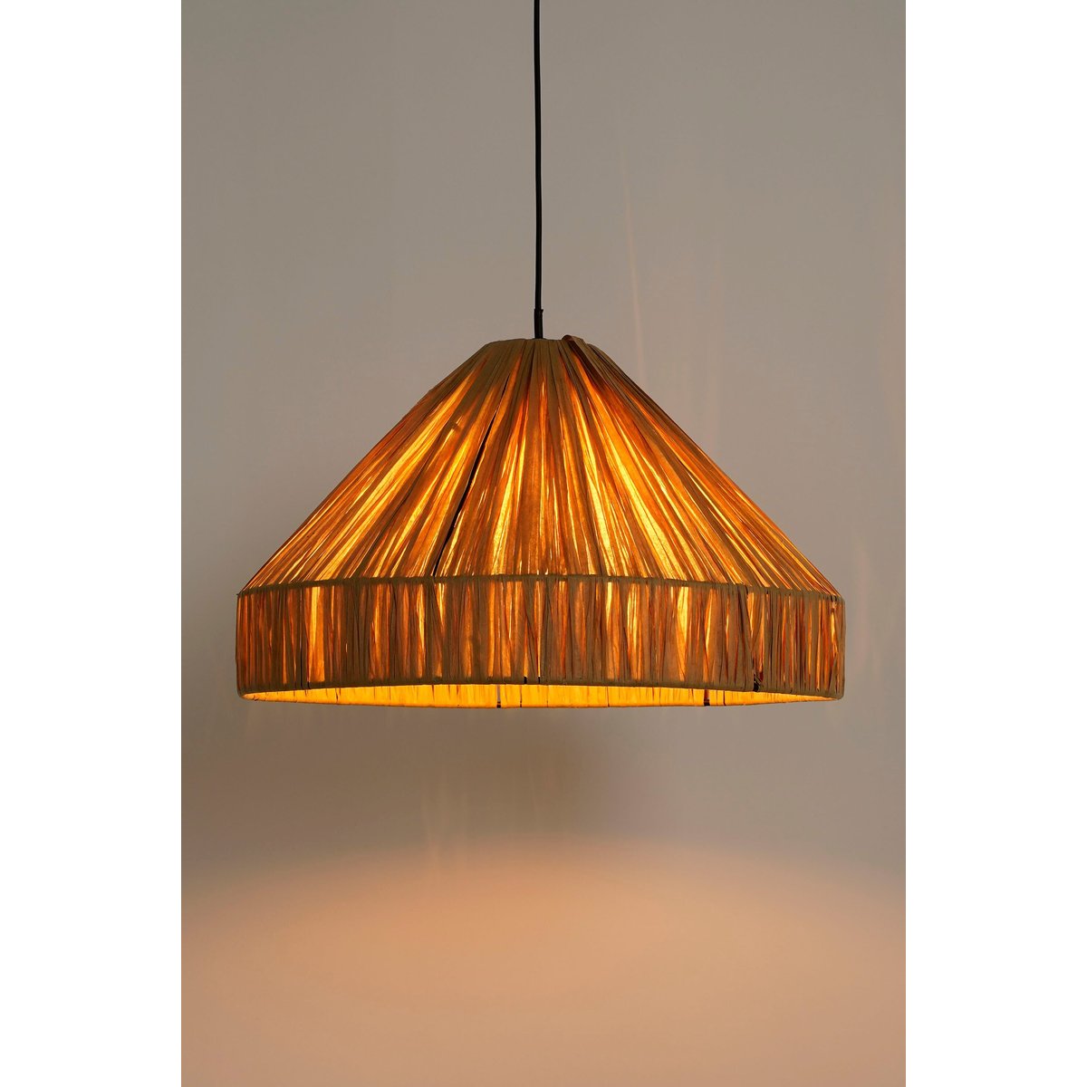 Suspension lumineuse en raphia tressé ELISA marron clair, MICA DECORATIONS