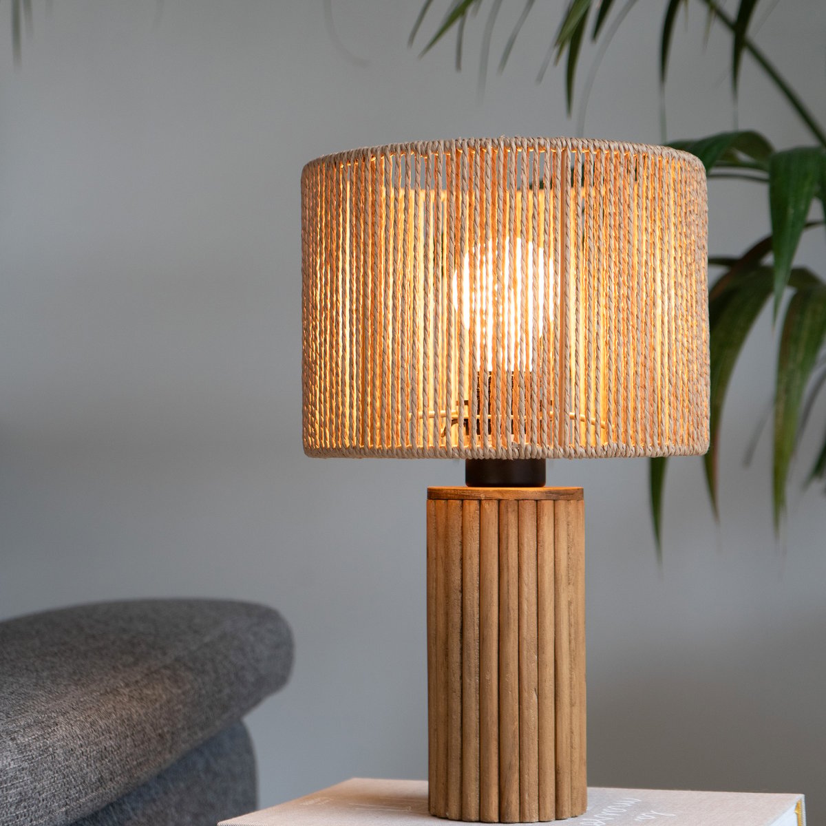 Lampe en papier de corde et socle en rondin de - MIRA beige, MAISON PAVANE