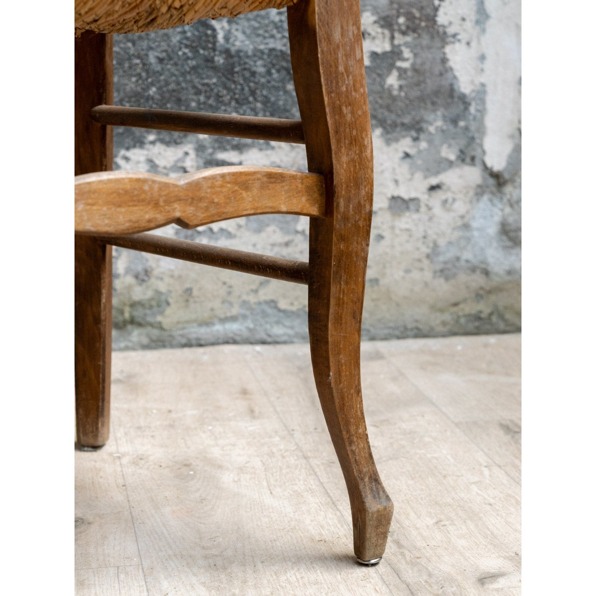Paire de chaises en bois et paille Claude N°1668 - Bon état bois clair, DEBONGOUT
