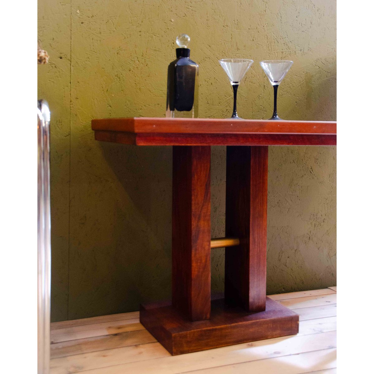 Table d'appoint en bois et verre Hanna N°1542 - Bon état bois foncé, DEBONGOUT