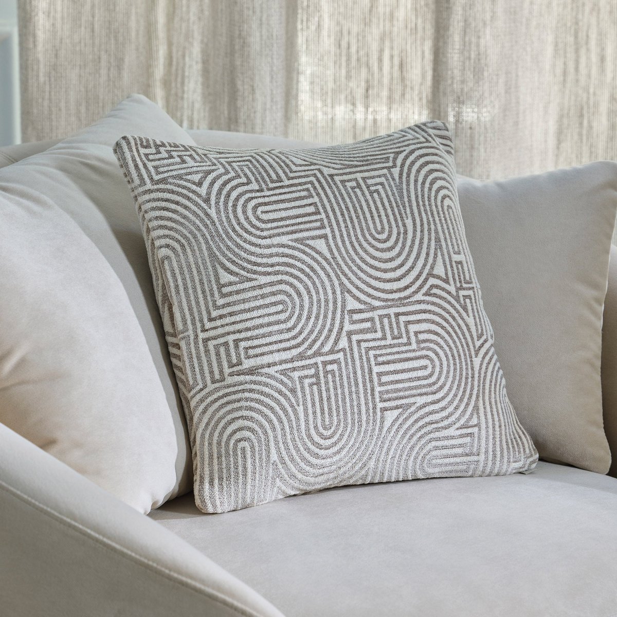 Housse De Coussin en Chenille au motif graphique KLARK blanc et naturel, MADURA