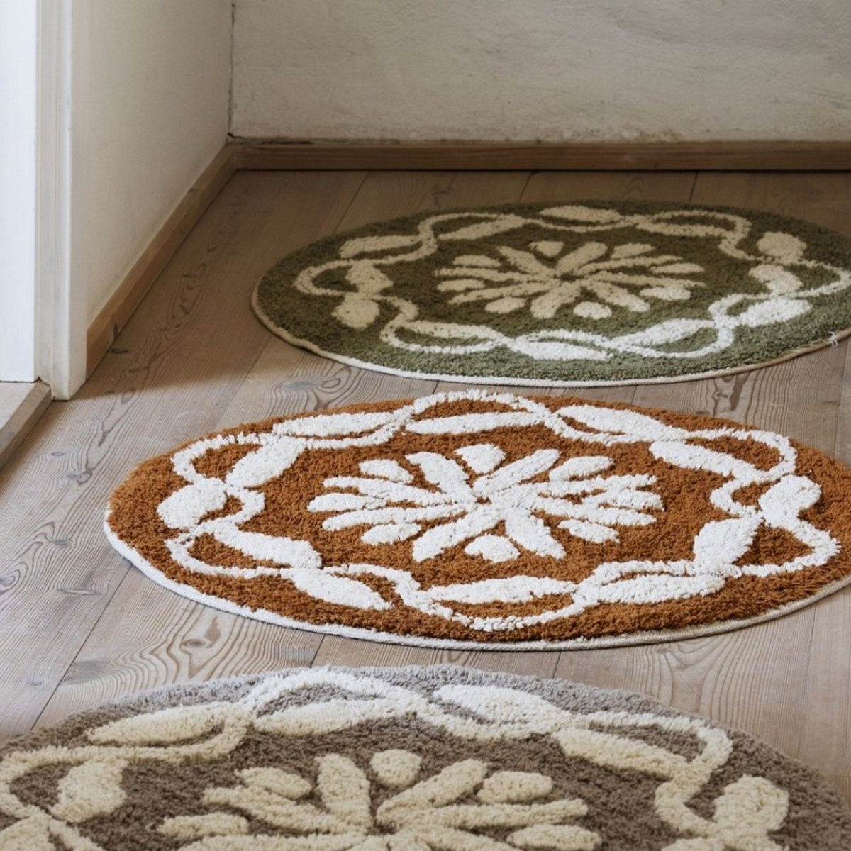 Petit tapis rond coton tufté vert kaki, MADAM STOLTZ