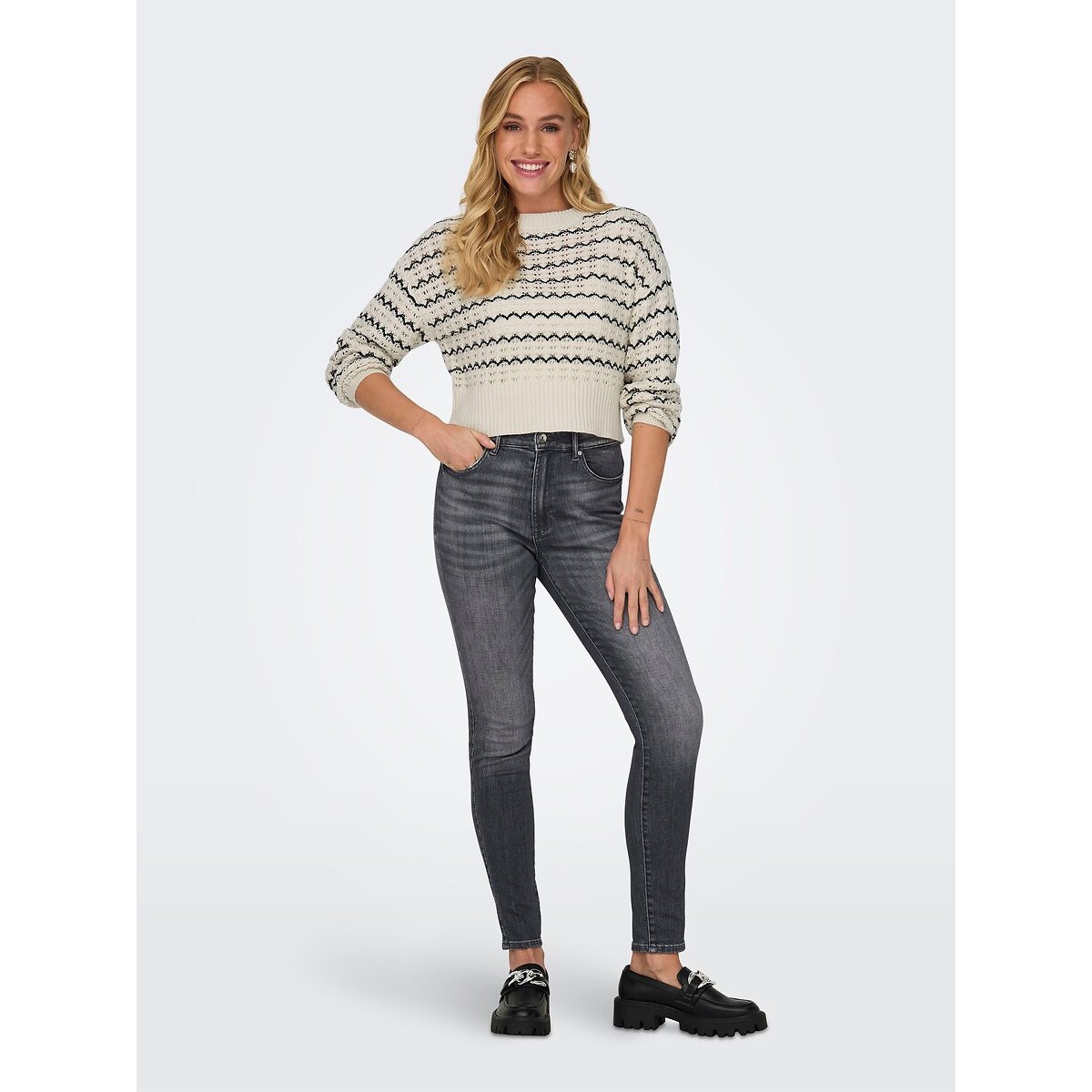 Pull col rond en fine maille ecru/noir, ONLY