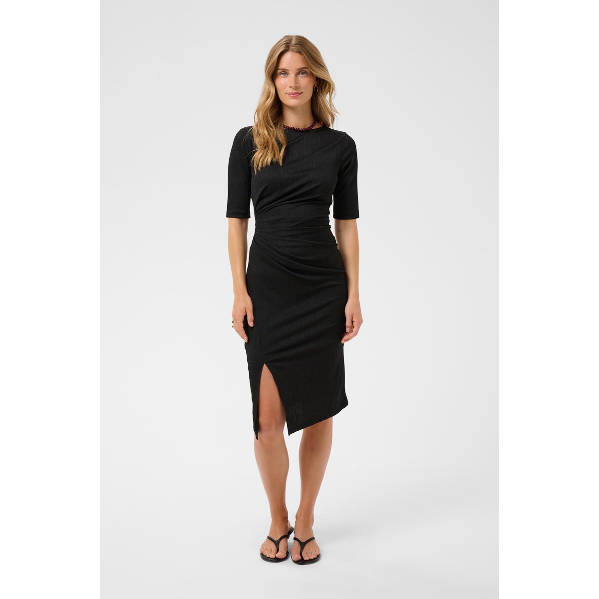 Robe noir pitch black, CREAM