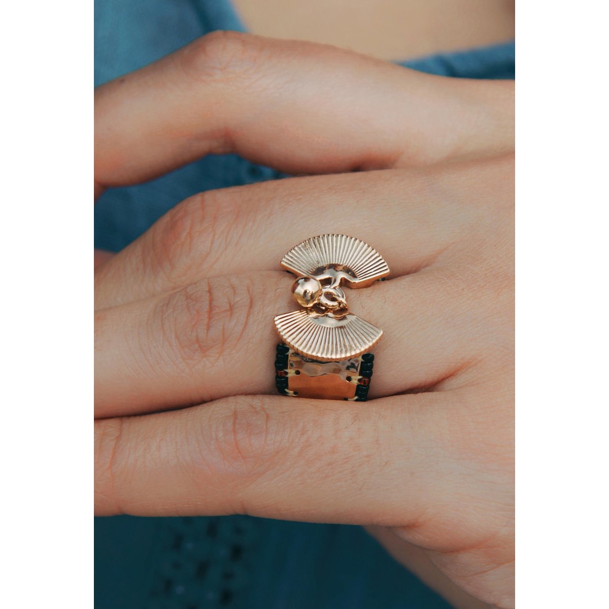 Bague cabochon central FEROY doré, HIPANEMA