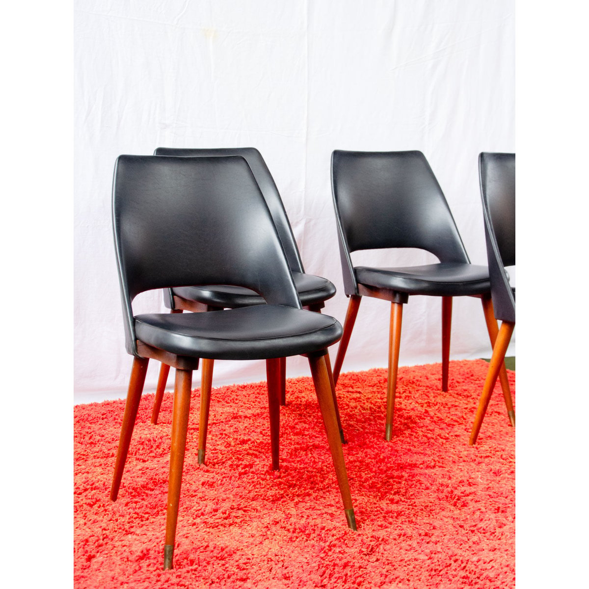 Lot de 4 chaises en hêtre et skaï Alma N°2120 - Bon état bois foncé, DEBONGOUT