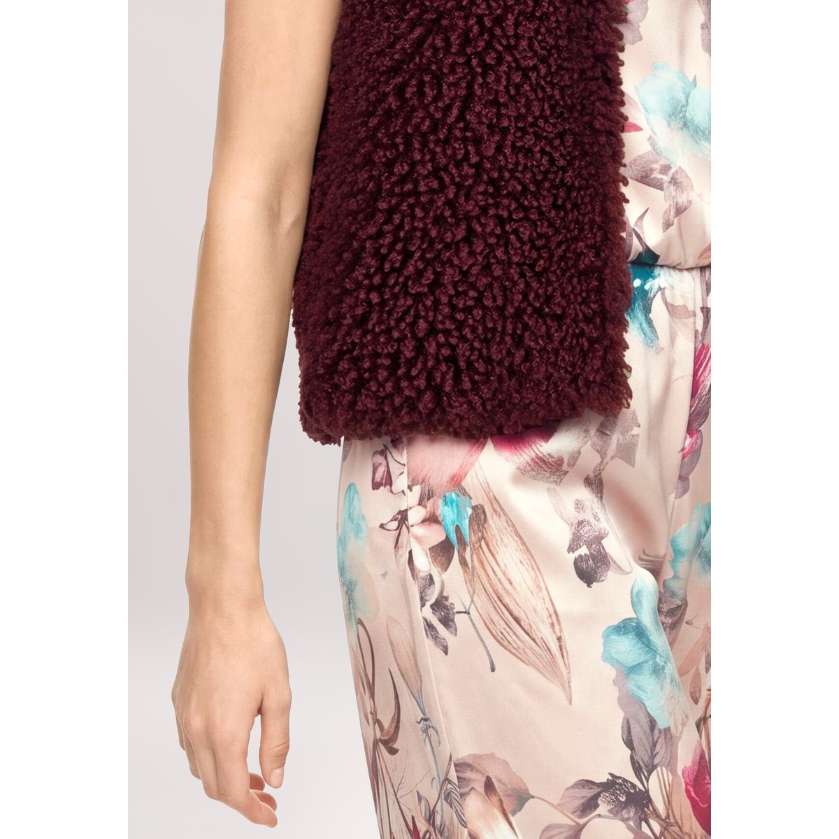 Veste sans manches en peluche unicolore deep dahlia, VERA MONT
