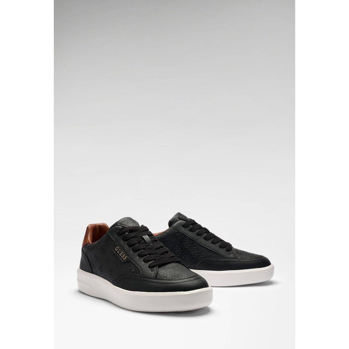 Baskets Yujen noir, GUESS
