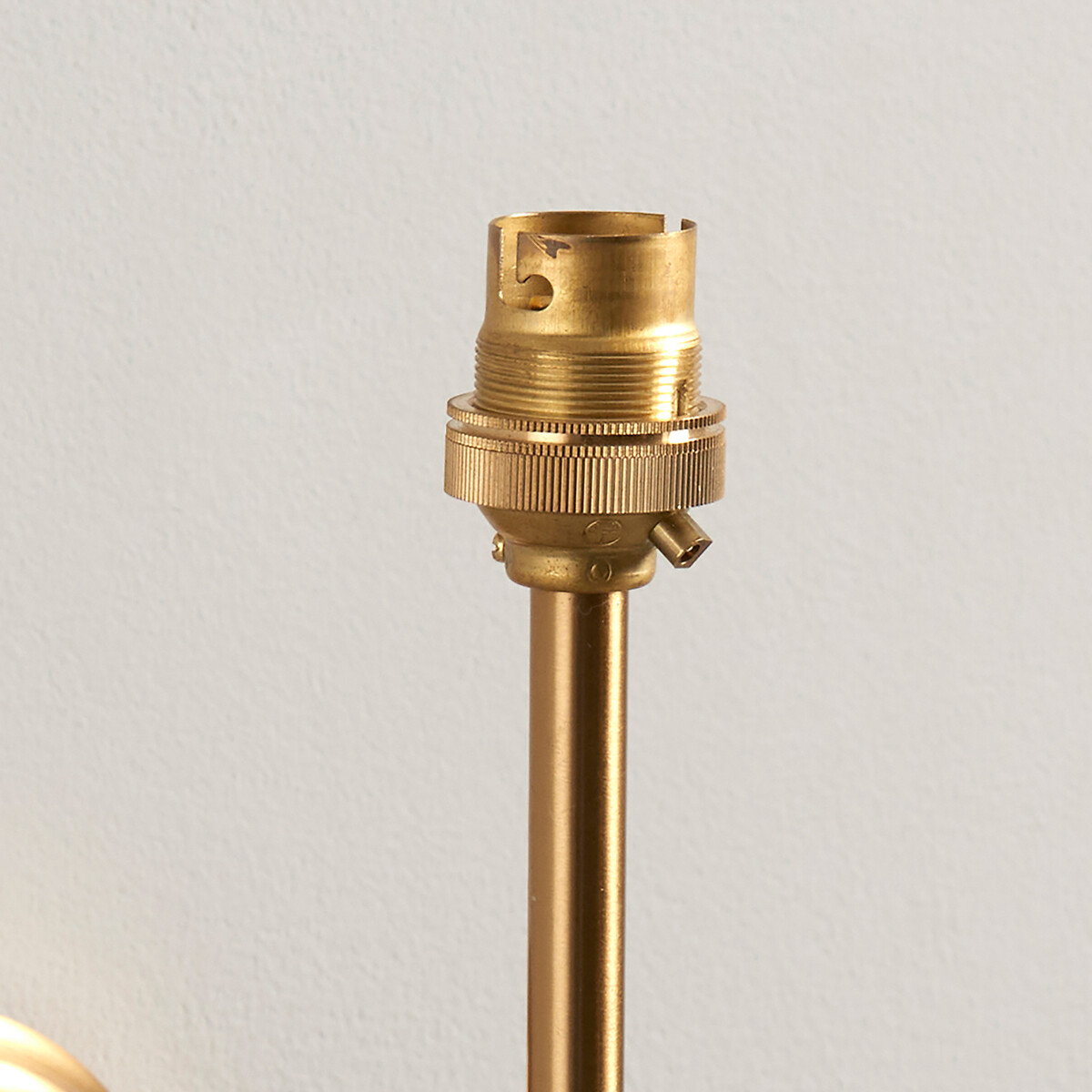 Oona T Bar Wall Light in Brushed Aged Brass aged brass, ÉDITÉ
