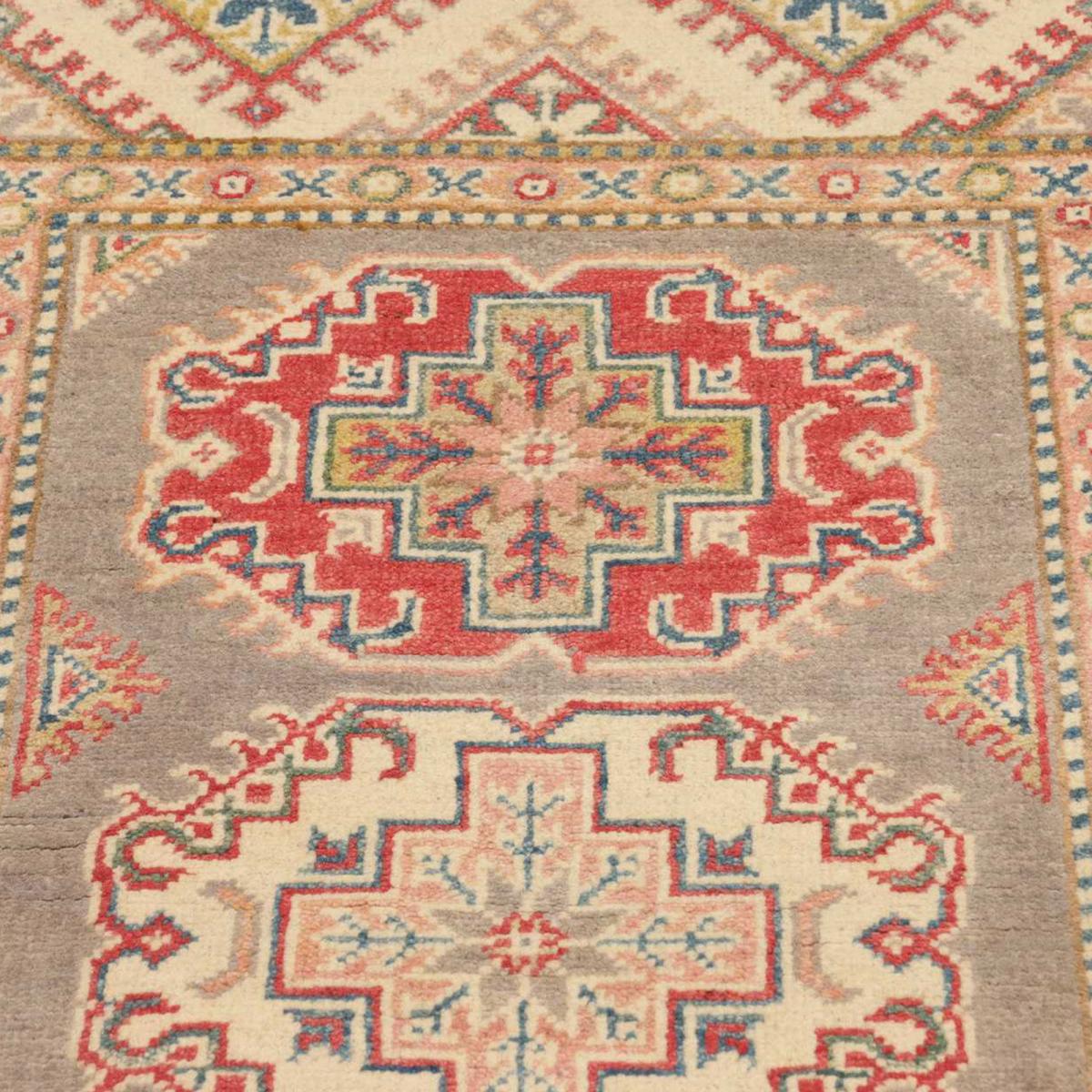 Tapis salon géométrique, noué main en laine, KAZAK CO 59 gris, beige, rouge, UN AMOUR DE TAPIS