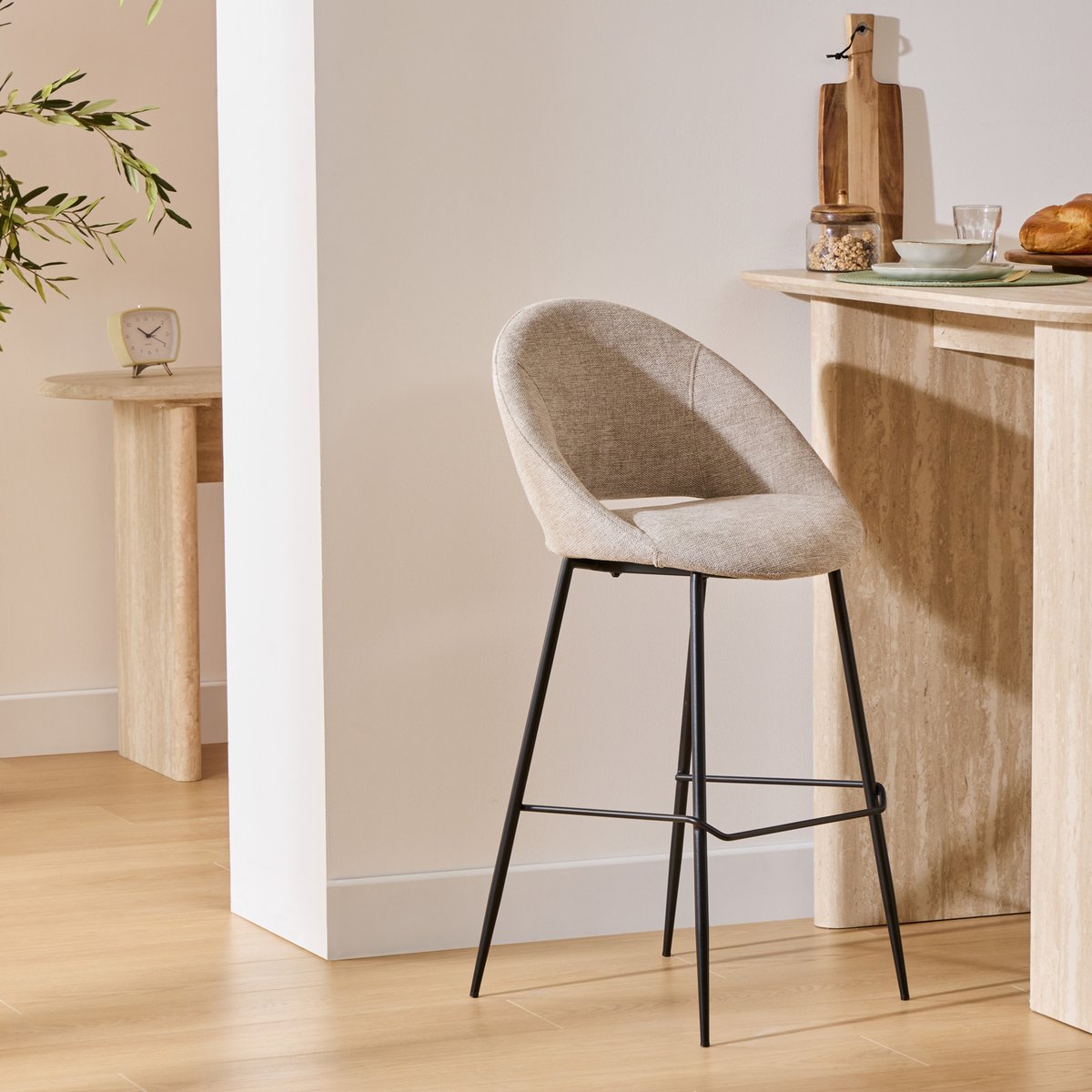 Lot de 2 tabourets de bar en tissu assise enveloppante AMAGO beige, ATMOSPHERA