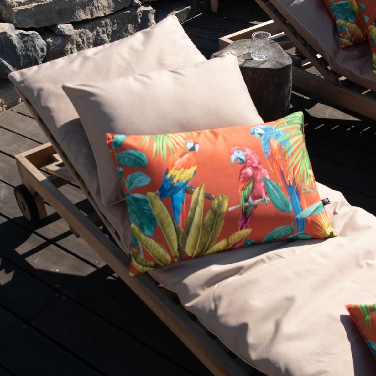 Coussin outdoor imprimé perroquets orange, SUD ETOFFE