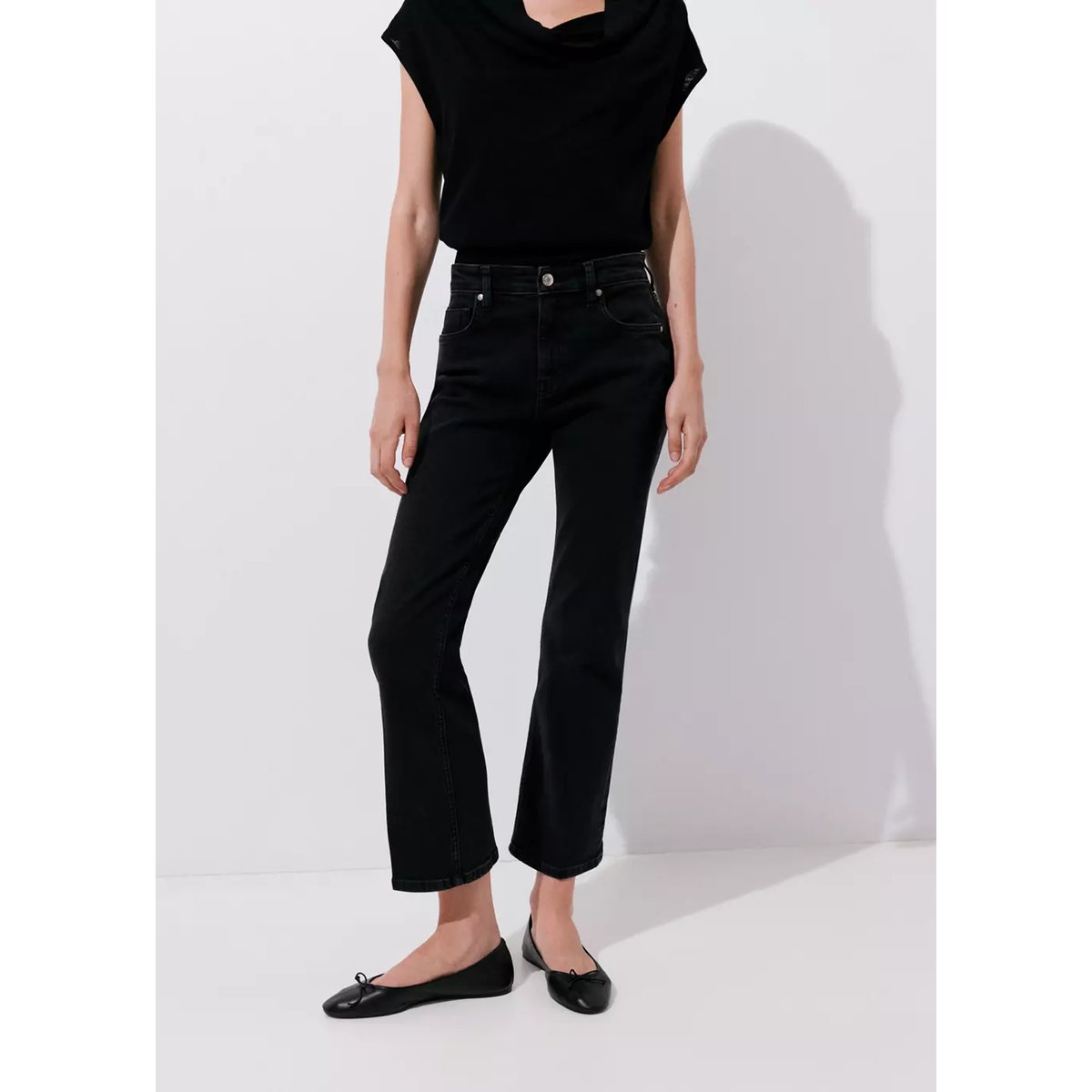 Jean Sienna flare crop black denim, MANGO