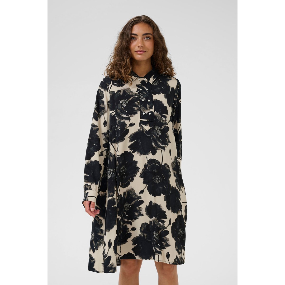 Robe noir blanc black/offwhite flower, CULTURE