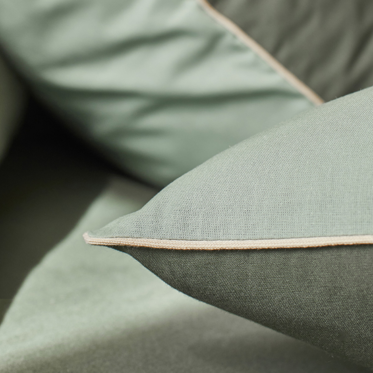 Parure de lit bicolore en coton, taies carrées, BONS JOURS vert palme/ vert aloe, ESSIX