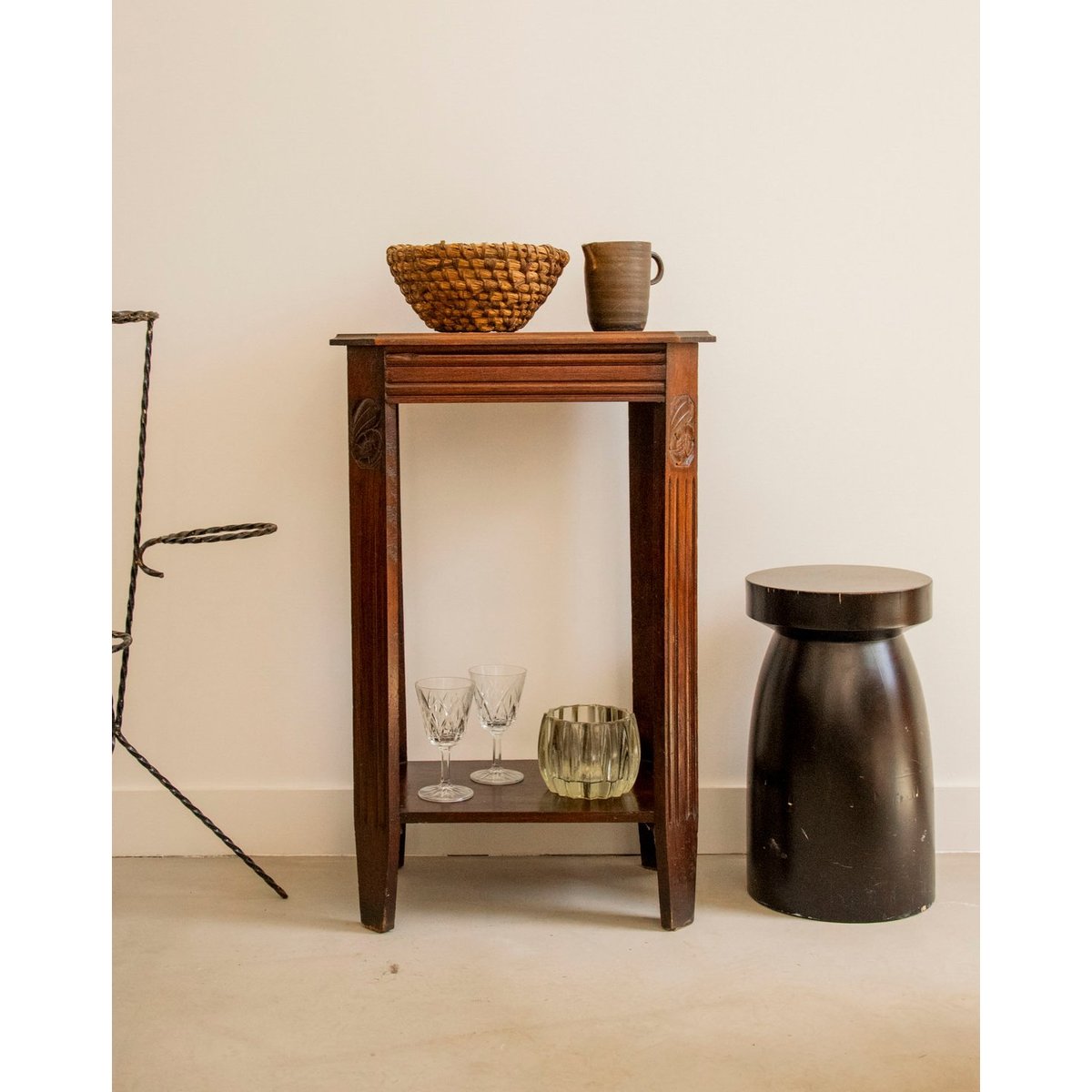 Table d'appoint au style Art Déco Francine N°936 - Bon état bois foncé, DEBONGOUT