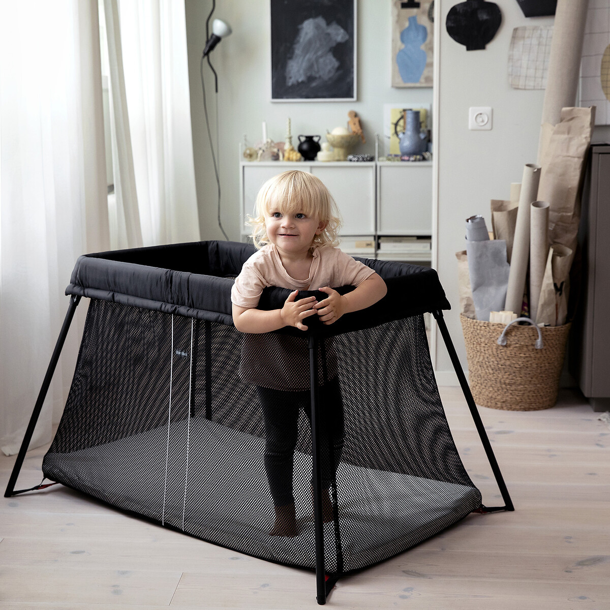 Pack lit parapluie light avec drap housse noir, BABYBJORN