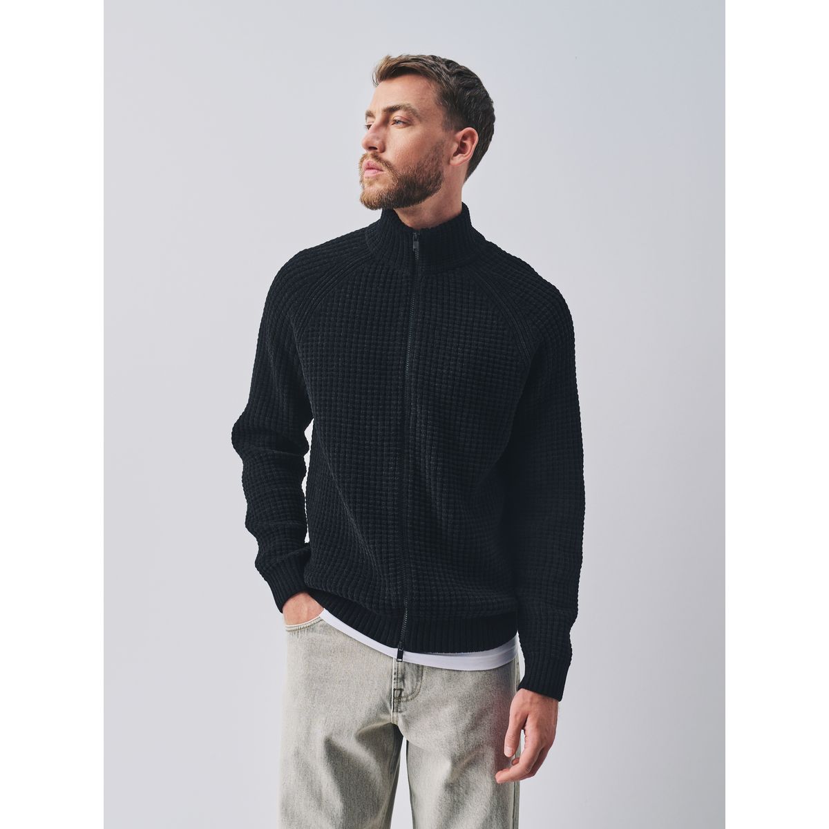 Pull en chenille gaufré et col zippé noir, NEXT