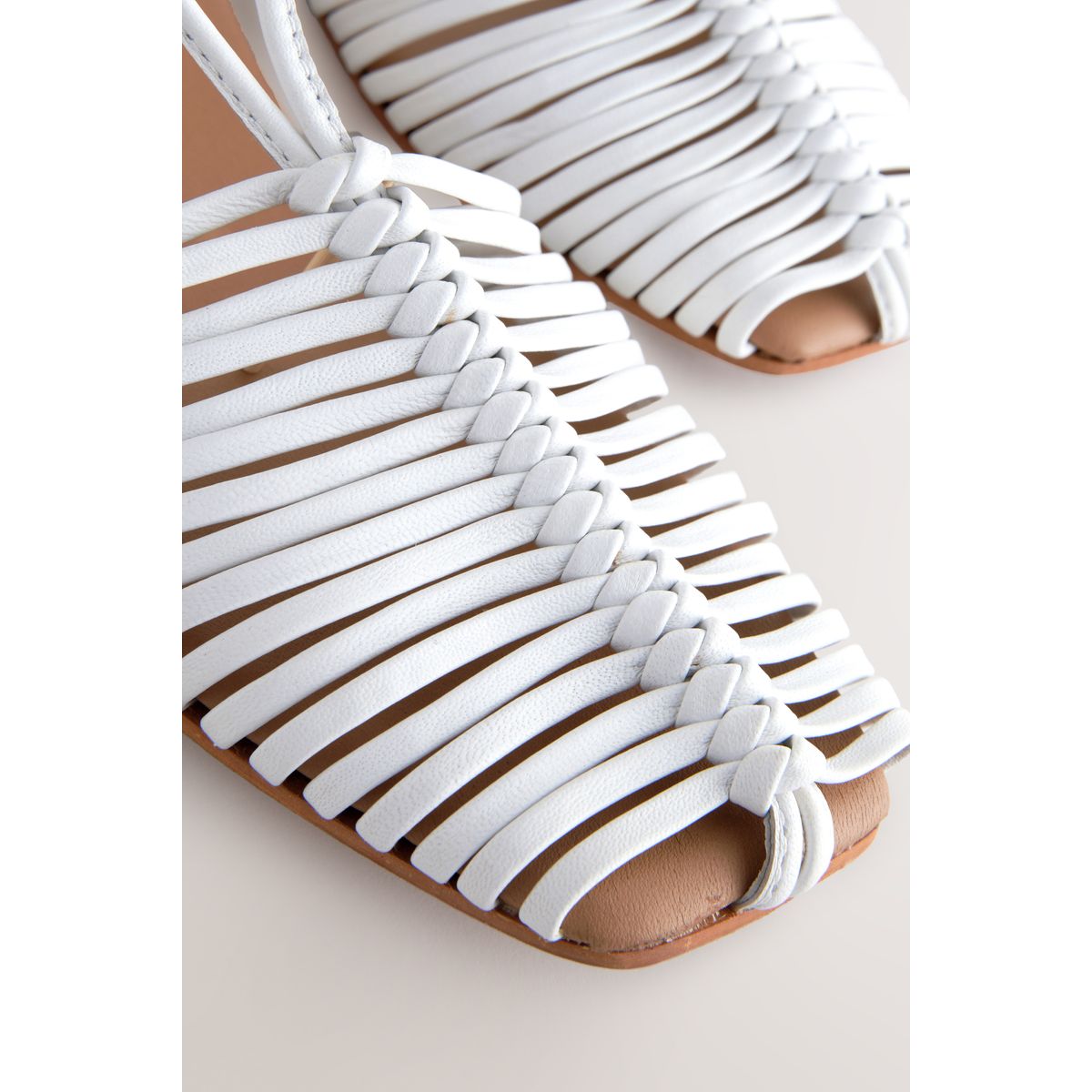 Sandales à brides et bout carré en cuir blanc, NEXT