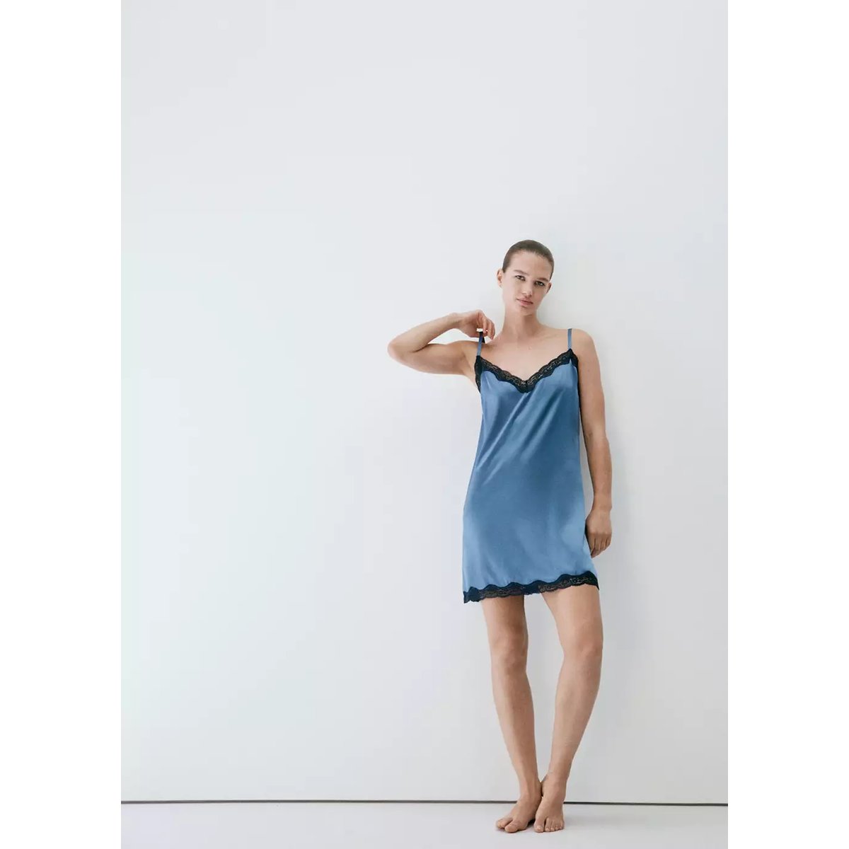 Chemise de nuit soie et dentelle contrastée bleu, MANGO